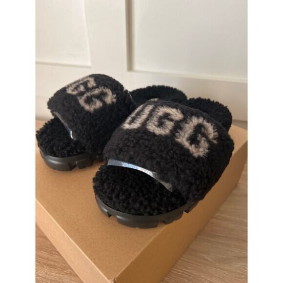 NIB UGG Cozetta Curly Faux Plush Sheepskin Graphic Slipper Black Size: 7 NWB - Picture 3 of 9